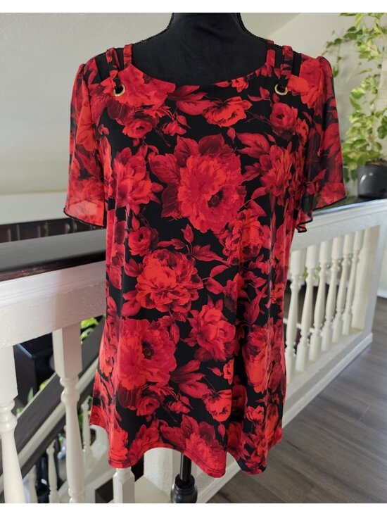 Adele & May Tops - Adele & May Red/Black Floral Scoop Neck Short Sleeve Grommet Top Size M